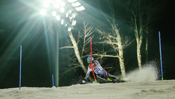 Александр Хорошилов (Россия) на трассе слалома во второй попытке на соревнованиях по горнолыжному спорту среди мужчин на XXII зимних Олимпийских играх в Сочи