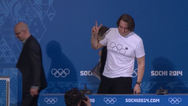 Эрнст в футболке с нераскрывшимся кольцом рассказал о церемонии закрытия Игр