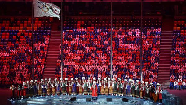 Выступление артистов перед началом церемонии закрытия XXII зимних Олимпийских игр в Сочи.