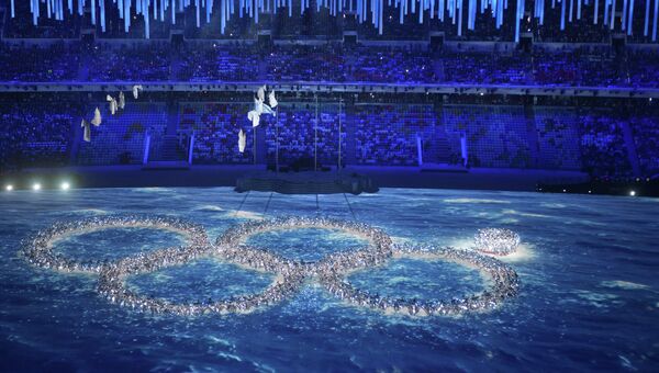 Артисты во время церемонии закрытия XXII зимних Олимпийских игр в Сочи.