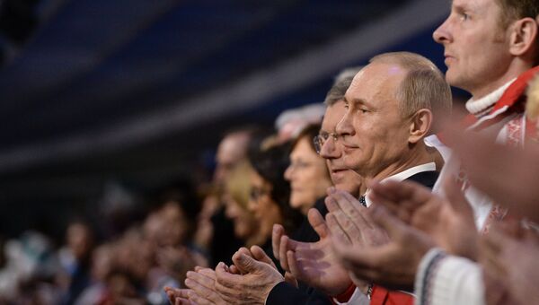 Владимир Путин, Томас Бах, Александр Зубков на церемонии закрытия XXII зимних Олимпийских игр в Сочи