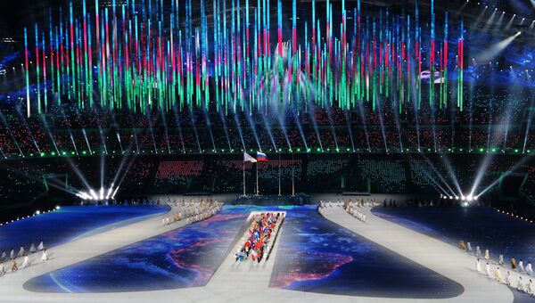 Парад знамен на церемонии закрытия XXII зимних Олимпийских игр в Сочи.