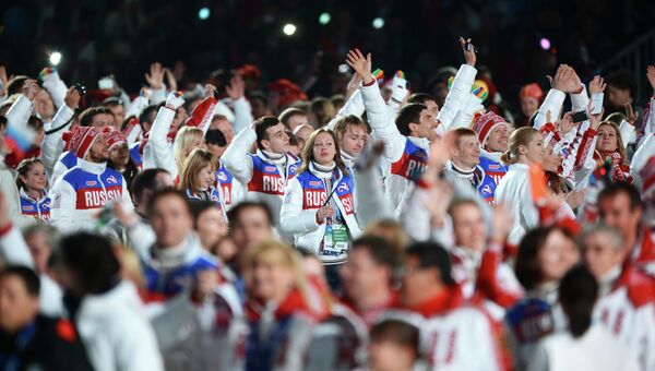 Представители России во время парада атлетов и членов национальных делегаций на церемонии закрытия XXII зимних Олимпийских игр в Сочи.
