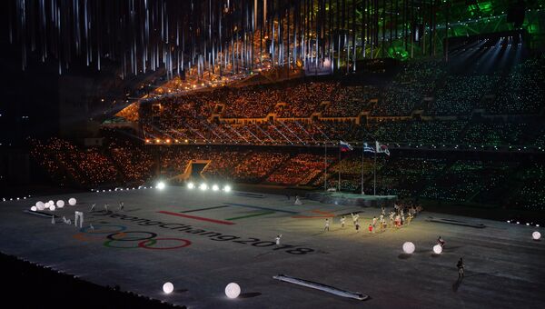 Презентация Олимпиады 2018 в корейском Пхенчхане во время церемонии закрытия XXII зимних Олимпийских игр в Сочи.