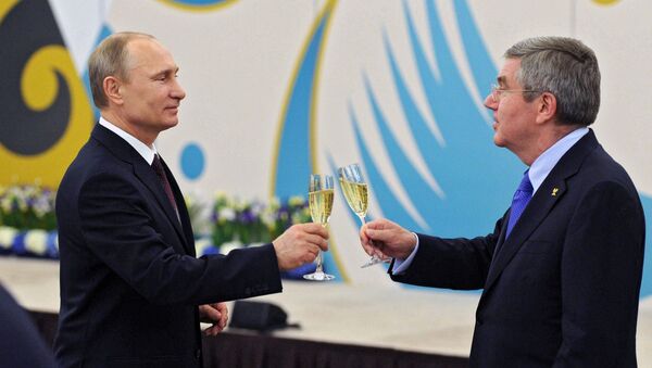 Владимир Путин и Томас Бах. Архивное фото