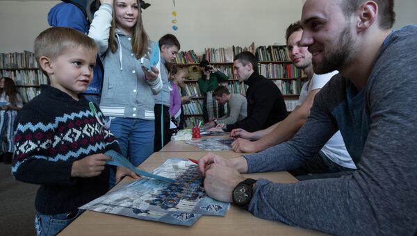 Хоккеисты Адмирала провели  во Владивостоке автограф-сессию для детей