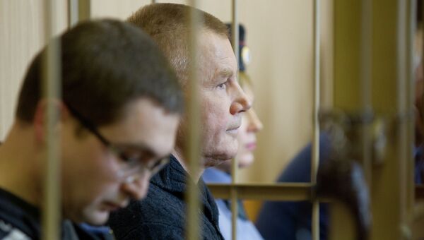 Экс-глава СХК Владимир Короткевич и его заместитель Юрий Кунгуров во время судебного заседания, фото с места событий