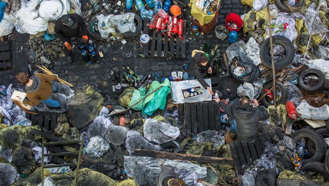 Вид на баррикады на площади Независимости в Киеве, архивное фото