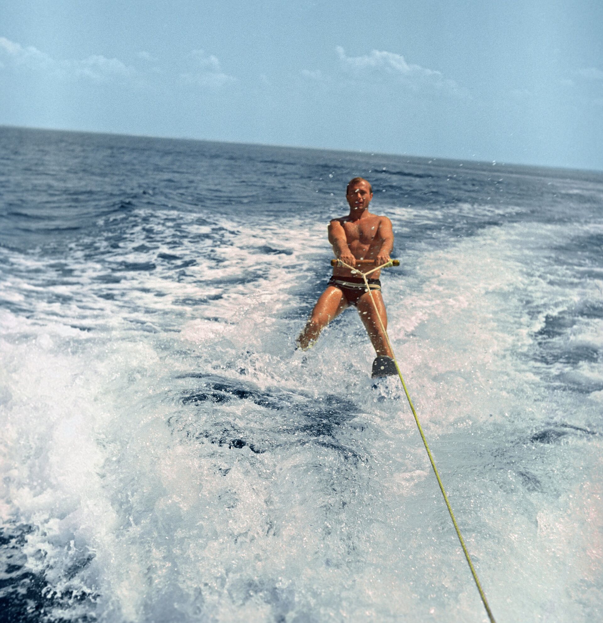 Юрий Гагарин на водных лыжах