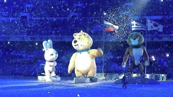Символы Олимпийских игр - Зайка, Мишка и Леопард на церемонии закрытия XXII зимних Олимпийских игр в Сочи