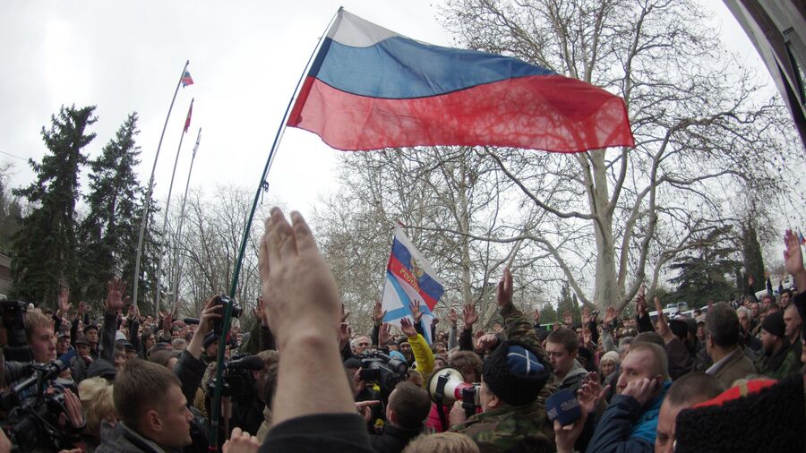 Митинг возле городской администрации Севастополя