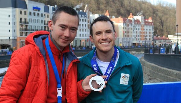 Томич Дмитрий Шипуля и австралийский фристайлист Дэвид Моррис во время Олимпиады в Сочи
