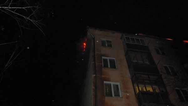 Пожар в пятиэтажном доме в Новосибирске, событийное фото