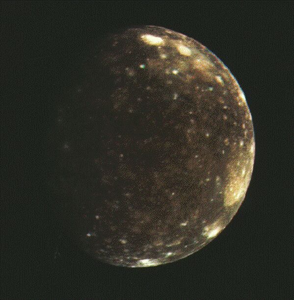 Второй по размеру спутник Юпитера Каллисто