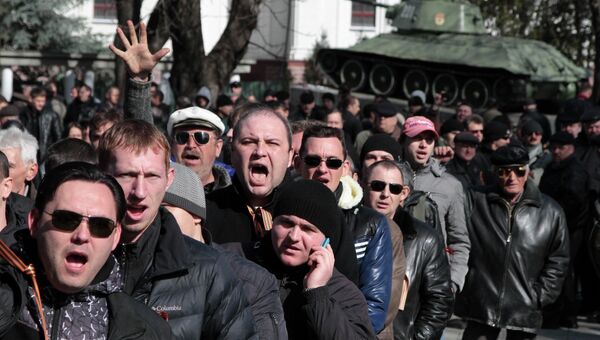 Акция протеста в Симферополе с требованием не признавать новую власть. Архивное фото