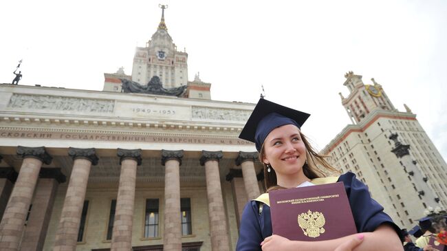 Вручение дипломов с отличием выпускникам МГУ им. М.В.Ломоносова