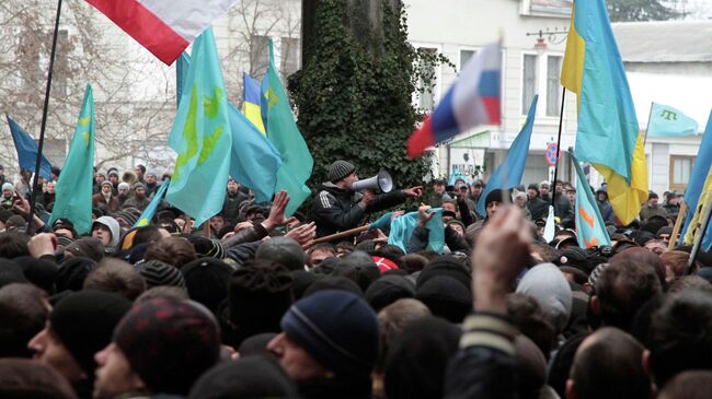 Митинг у здания Верховного совета Крыма