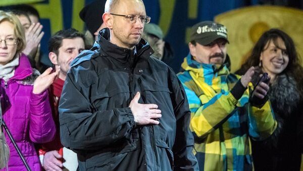 Лидер фракции Батькивщина, кандидат на пост премьер-министра Украины Арсений Яценюк на Майдане. Фото с места событий