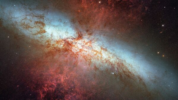 Снимки сверхновой 2014J, полученные при помощи инструментов телескопа Хаббл