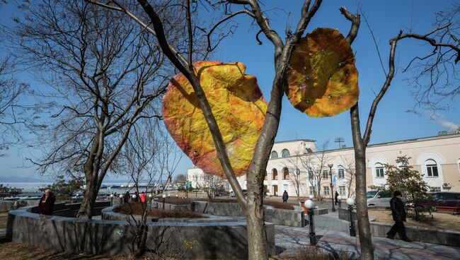 33+1 и агентство ДА! во Владивостоке устанавливают арт-объекты к Масленице