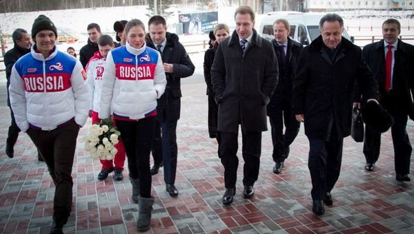 Первый заместитель председателя Правительства РФ Игорь Шувалов (в центре) прибыл с рабочим визитом в Красноярск