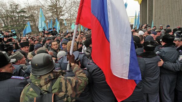 Митинг у здания Верховного совета Крыма. Архивное фото