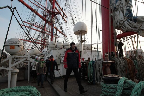 Первая экскурсионная программа на барке Седов после зимней стоянки