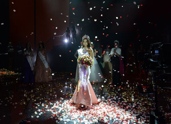 Мисс Россия-2014 Юлия Алипова во время чествования победительницы национального конкурса