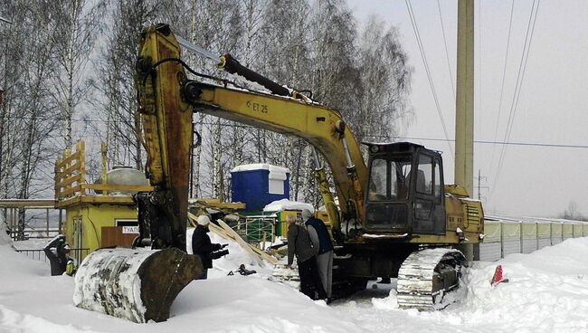 Приставы приступили к сносу строений шашлычной в Томске, фото с места событий