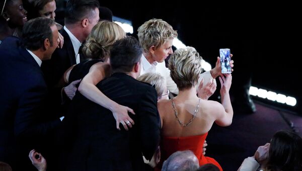 Селфи актеров на Оскаре стал самой популярной фотографией в Twitter
