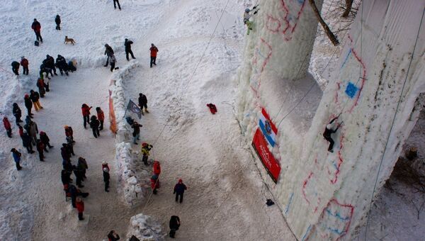 Соревнование ледолазов в Самаре, архивное фото