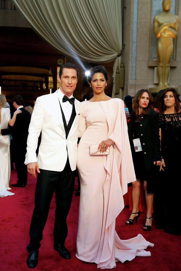 Актер Мэттью МакКонахи и его жена Камила Алвес МакКонахи на 86-й церемонии вручения премии Оскар