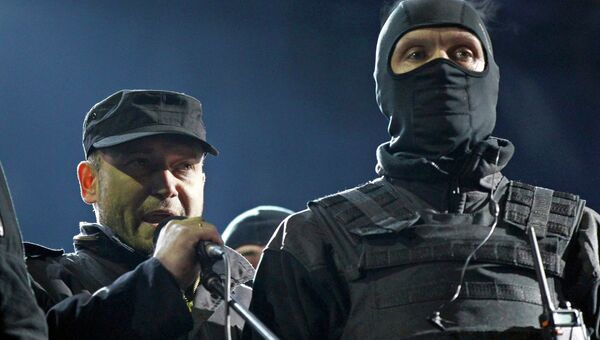Один из лидеров Правого сектора Дмитрий Ярош (слева) во время митинга на площади Независимости в Киеве