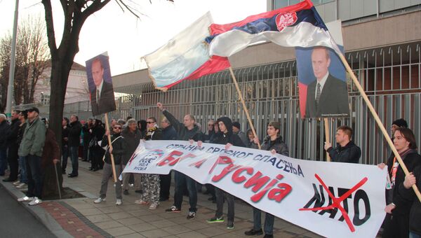 Сербы провели в Белграде акцию в поддержку позиции России по Украине