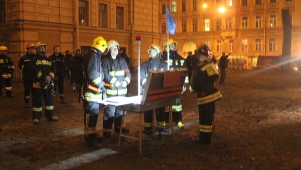 Пожар на кровле института Репина в Санкт-Петербурге 4 марта 2014 года