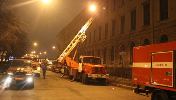 Пожар на кровле института Репина в Санкт-Петербурге 4 марта 2014 года