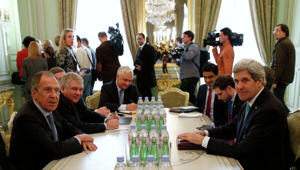 Глава МИД России Сергей Лавров и госсекретарь США Джон Керри на встрече в Париже. Фото с места события