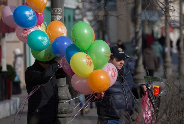 8 марта во Владивостоке: букеты цветов и настроение в подарок