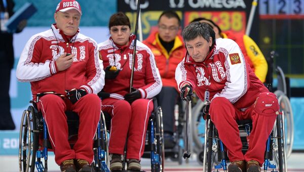 Российская команда в матче кругового турнира по керлингу на Паралимпиаде