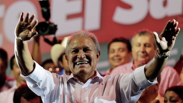 Кандидат от правящих сил побеждает на выборах президента Сальвадора