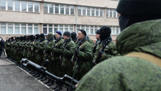 Присяга добровольцев на верность народу Крыма в Симферополе, архивное фото