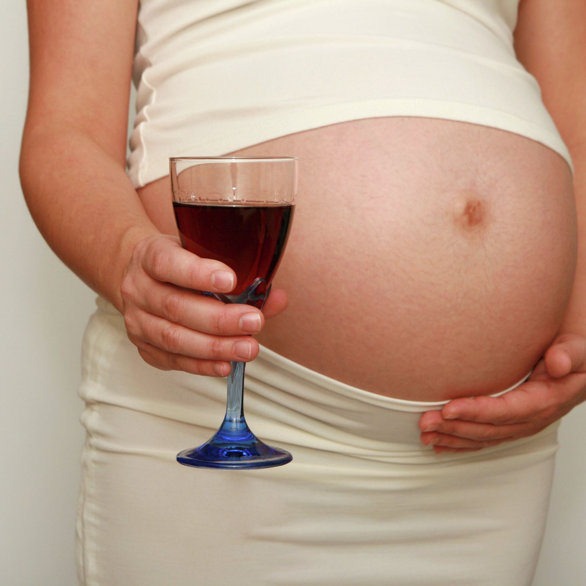 Пьющий мужчина для зачатия. Алкоголь и беременность. Пьющие беременные.