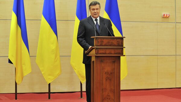 Отстраненный от должности президента Украины Виктор Янукович выступает на пресс-конференции в Ростове-на-Дону