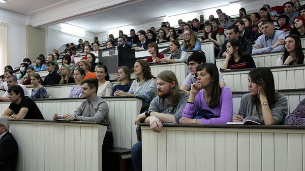 Студенты-медики на ярмарке вакансий в Томске, фото с места события