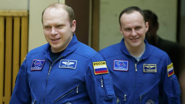 Российские члены экипажа ТПК Союз ТМА-10М Сергей Рязанский (слева) и Олег Котов, архивное фото