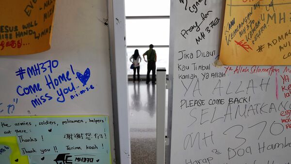 Письма поддержки и надежды пассажирам пропавшего Malaysia Airlines MH370, международный аэропорт в Куала-Лумпуре. Архивное фото.