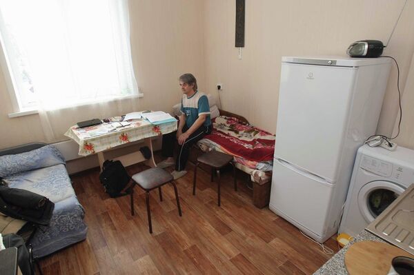 Житель дома по улице Герцена, 7, Валерий Абрамчив в своей комнате