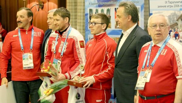 Участники Паралимпийских зимних игр 2014 года в Сочи, министр Виталий Мутко и представители Паралимпийского комитета России