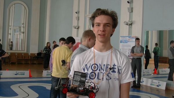 Студенты из РФ и Украины показали роботов на колесах в Томске