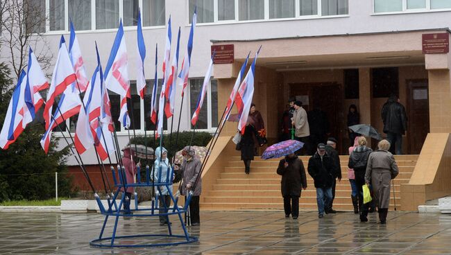 Референдум о статусе Крыма в Симферополе. Фото с места событий